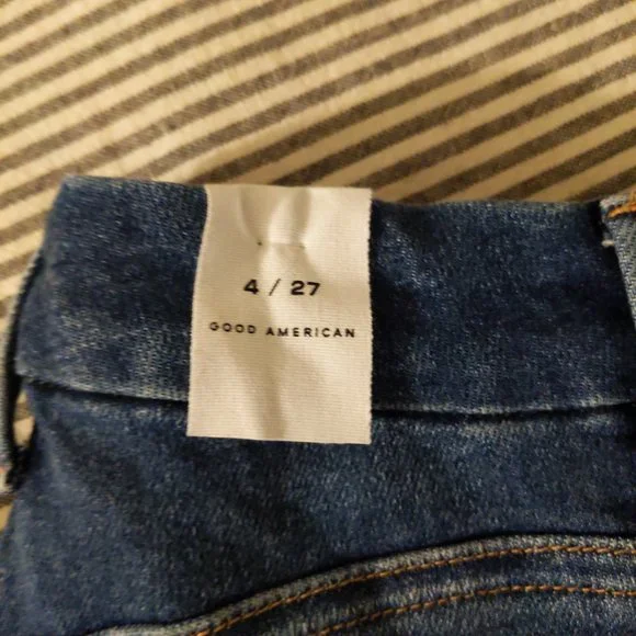 Good American Good Legs Flare Jeans - Picture 3 of 5